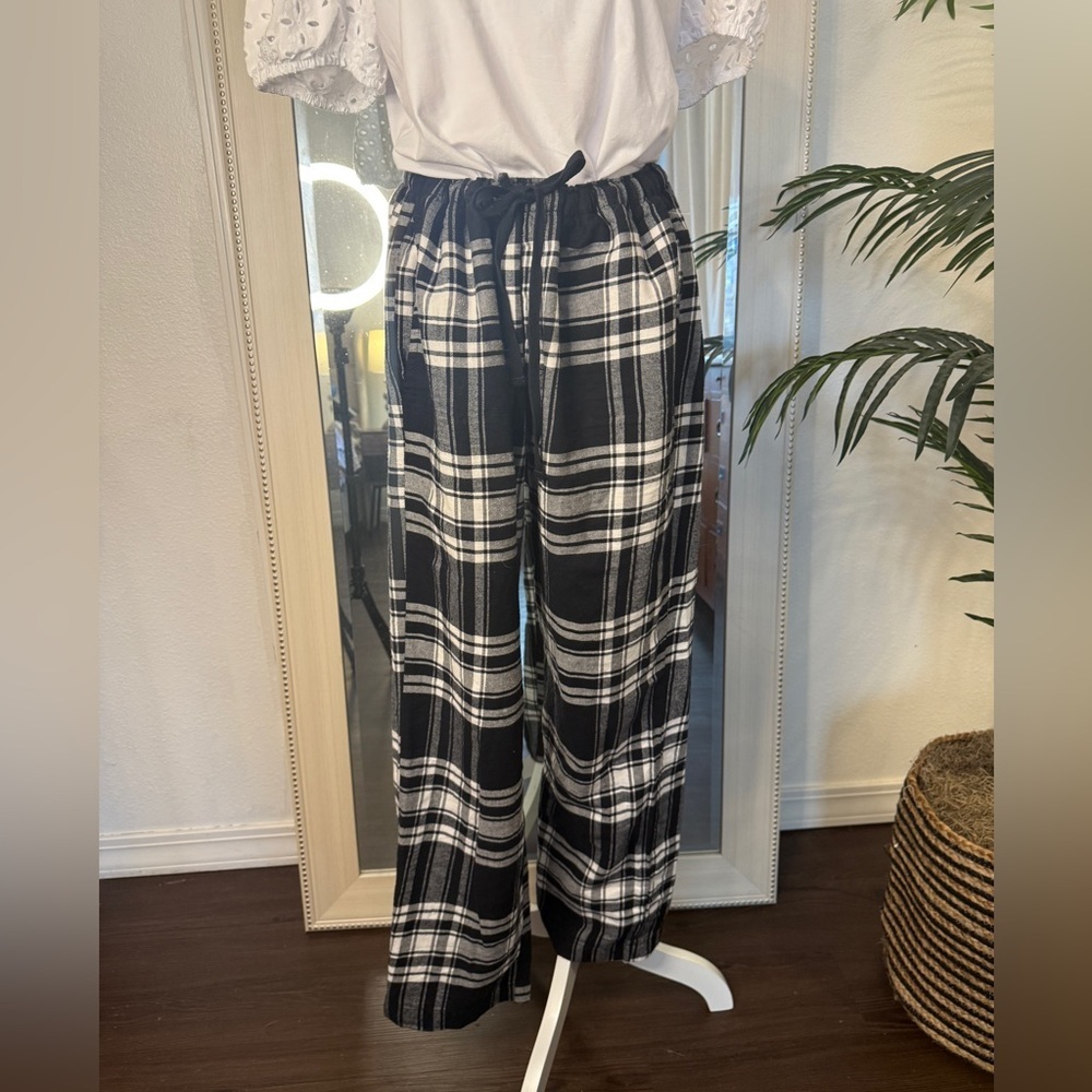 GAP Black and White Striped Fabric Lounge Pants